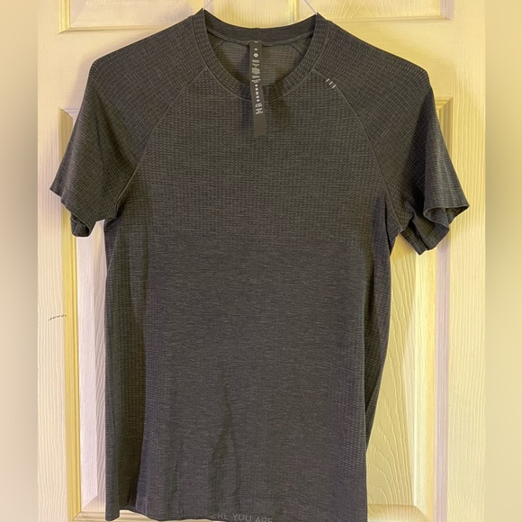 Lululemon metal vent tech short - Picture 3 of 4